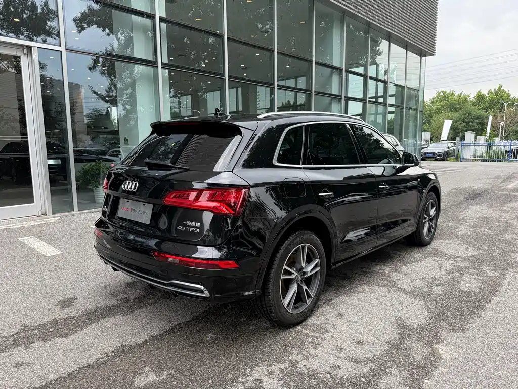 Audi Q5L 2020 — фото 17