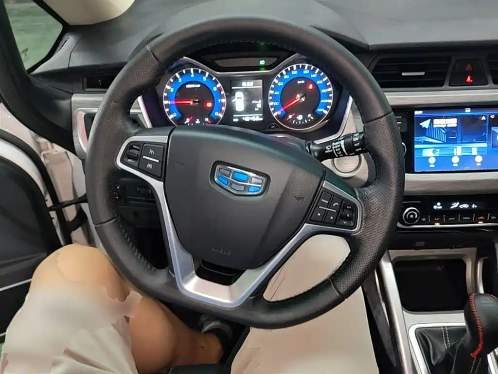 Geely Vision X3 2018 — фото 11