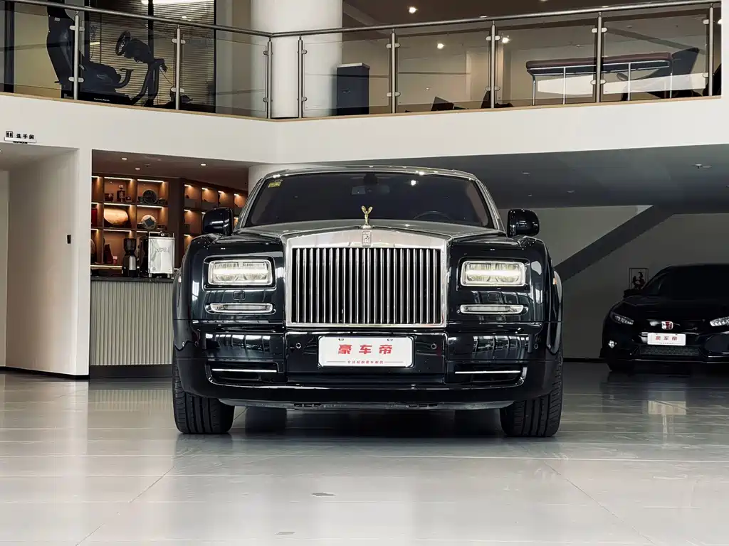 Rolls-Royce Phantom 2014 — фото 16