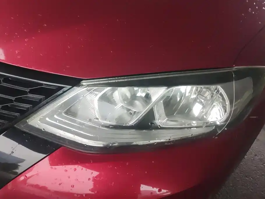 Nissan Tiida 2018 — фото 5