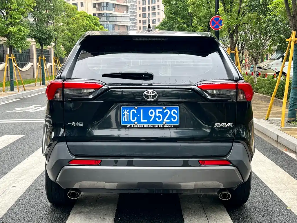 Toyota RAV4 2020 — фото 6