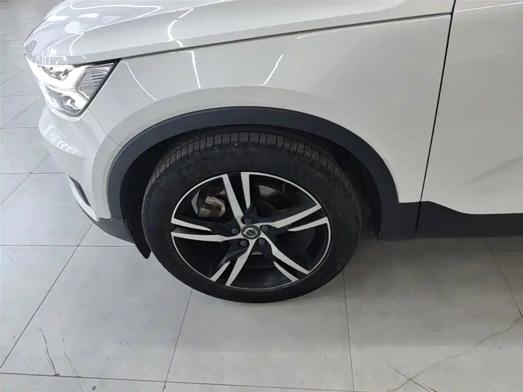 Volvo XC40 2020 — фото 23