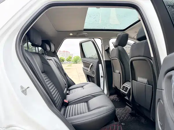 Land Rover Discovery Sport 2025