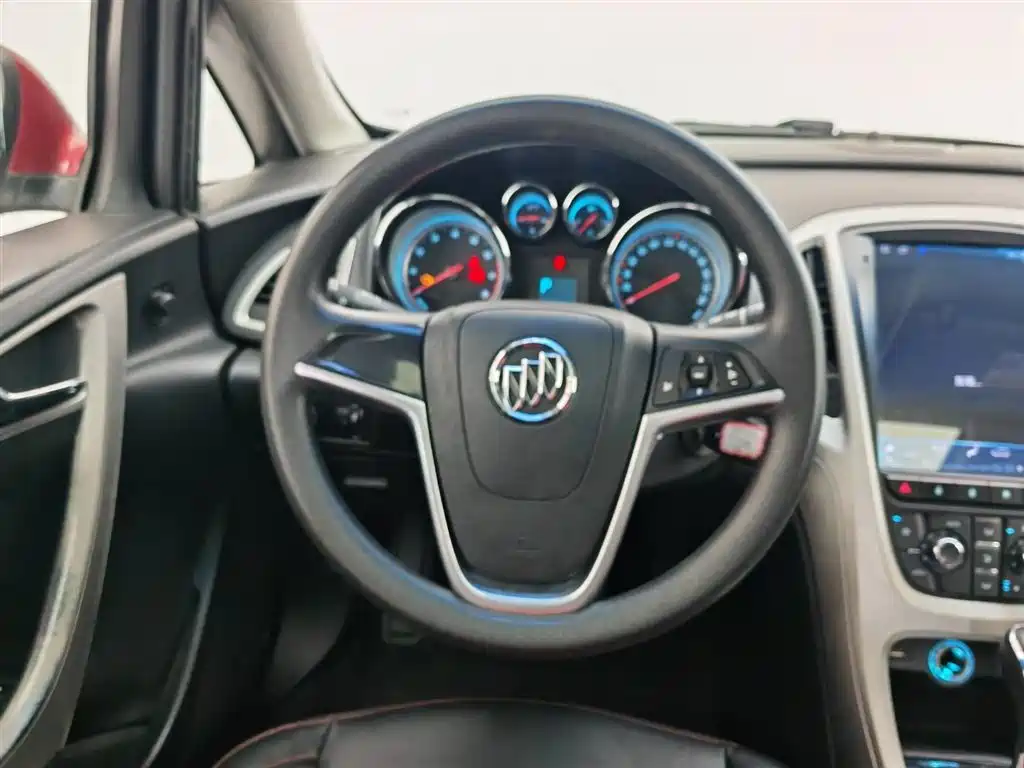 Buick Excelle 2015 — фото 11