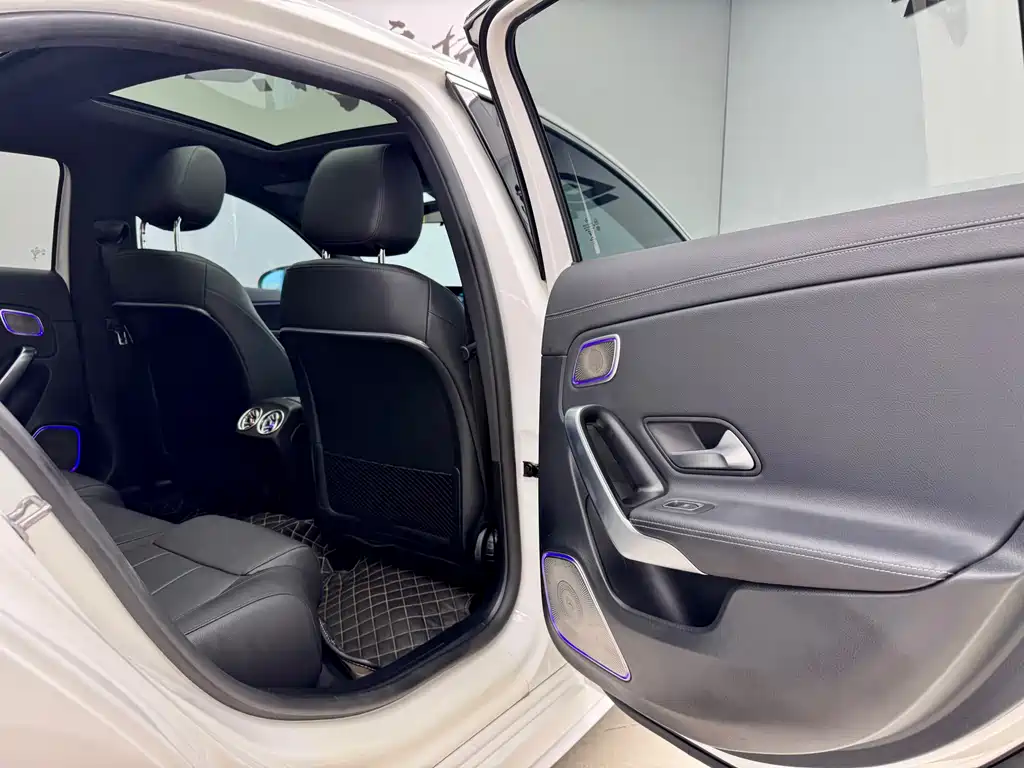 Mercedes-Benz A-Class 2022 — фото 11