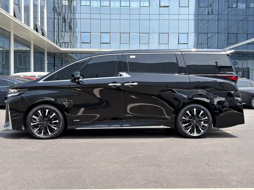 Toyota Vellfire 2024 — фото 3