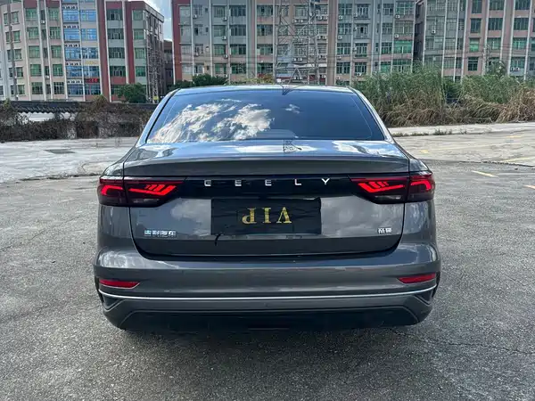 Geely Emgrand 2024
