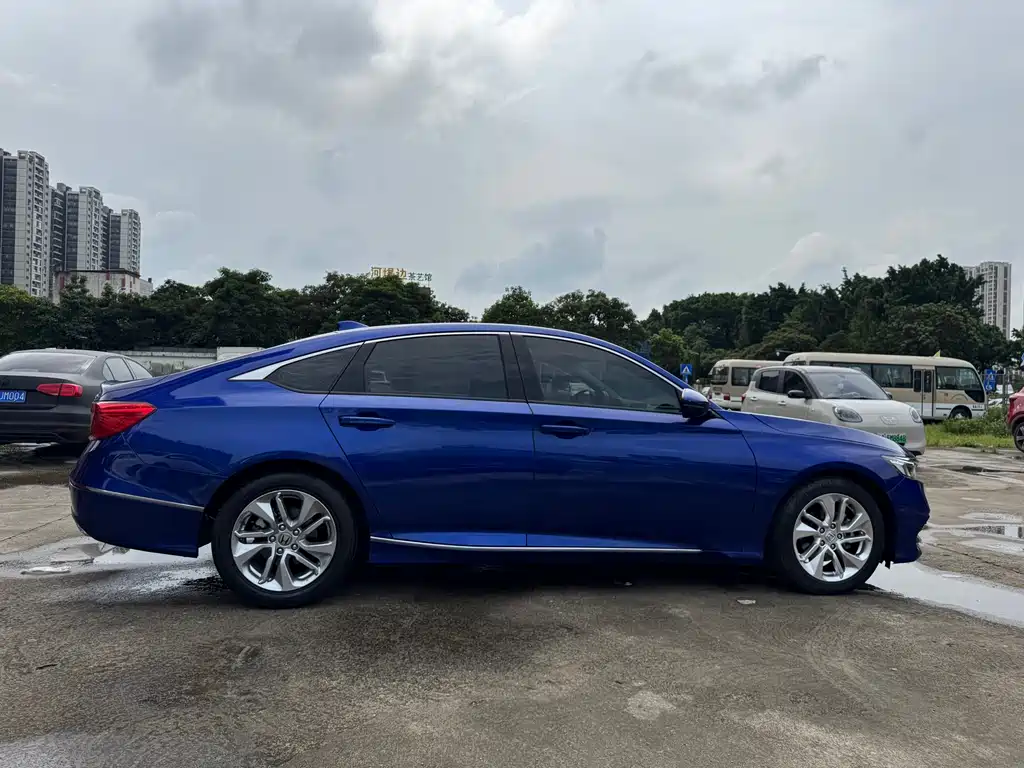 Honda Accord 2018 — фото 12