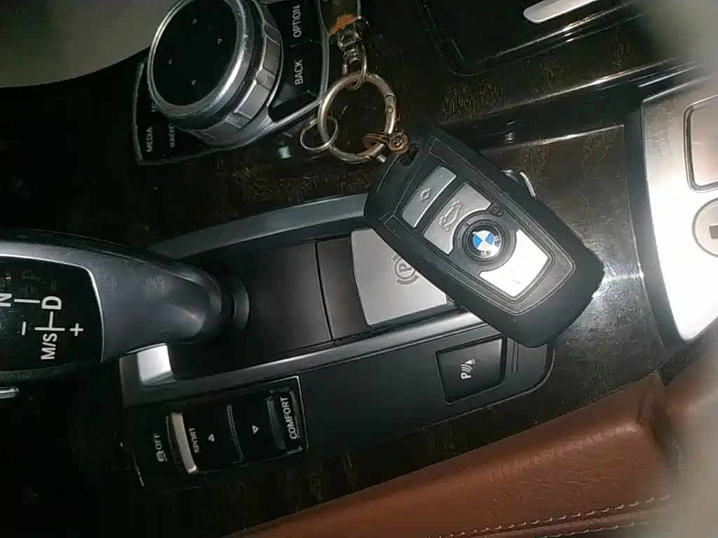 BMW 5 Series 2017 — фото 9