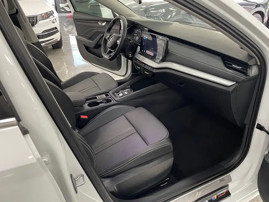 Skoda Octavia 2023 — фото 7