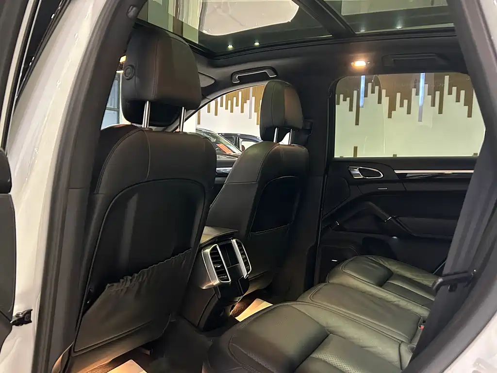 Porsche Cayenne 2016 — фото 20