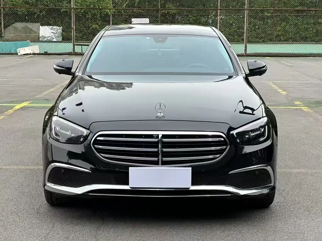 Mercedes-Benz E-Class 2023 — фото 11