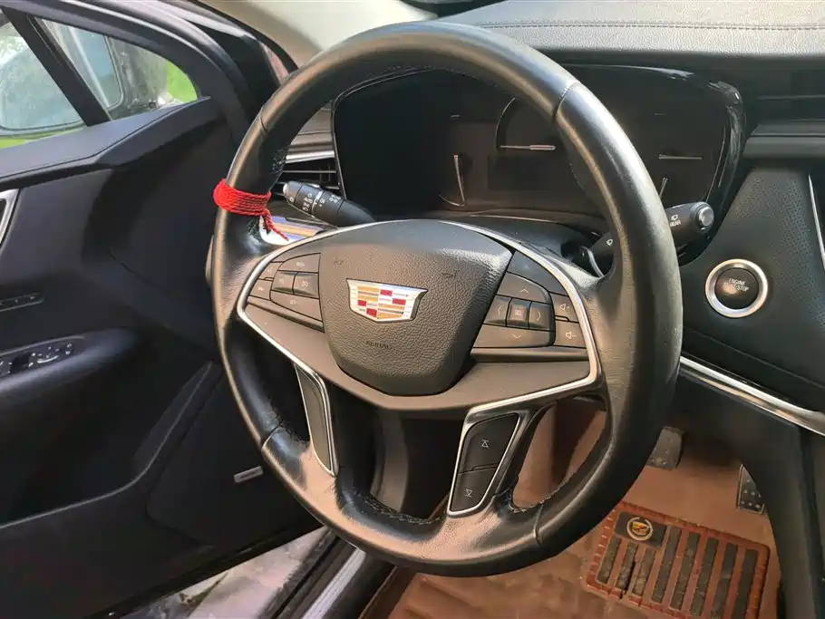 Cadillac XT5 2017 — фото 15
