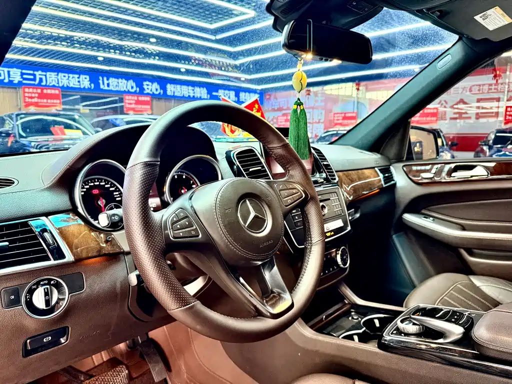 Mercedes-Benz GLS 2017 — фото 10