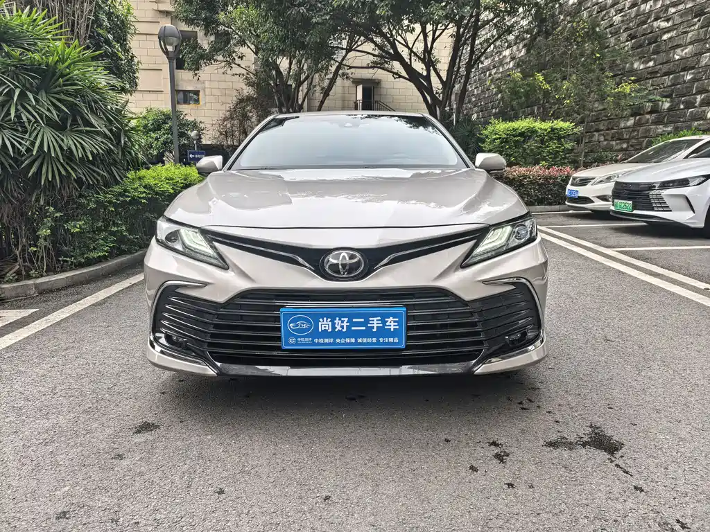 Toyota Camry 2022 — фото 2