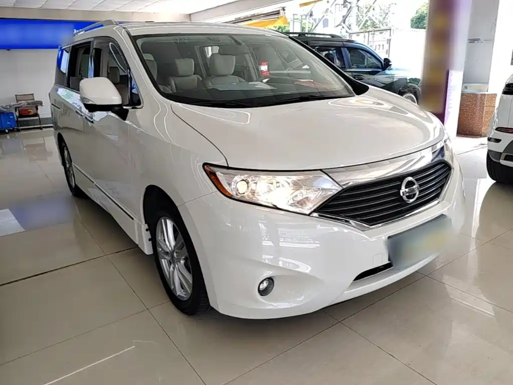 Nissan Quest 2017 — фото 4