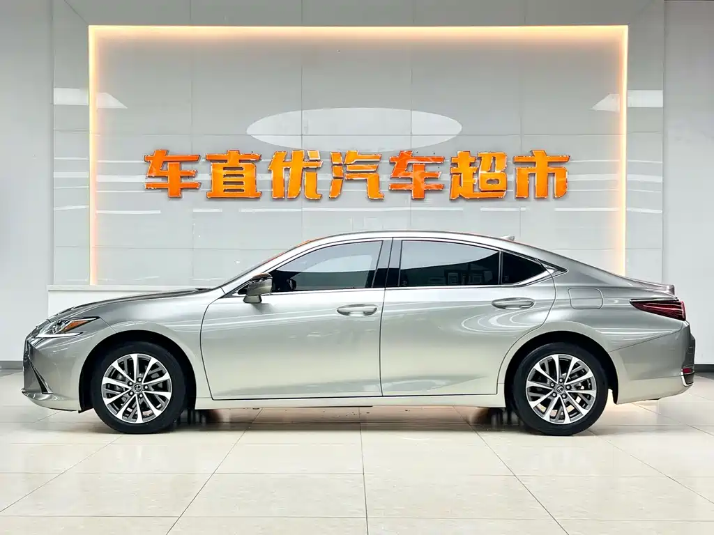 Lexus ES 2024