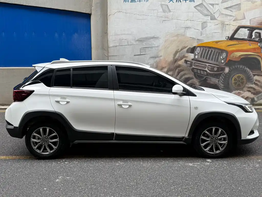 Toyota Yaris L 2023 — фото 7