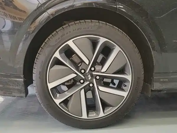 Li Auto L6 2025
