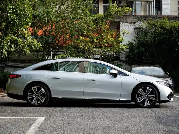 Mercedes-Benz EQS 2023