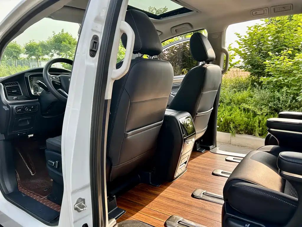 GAC Motor Trumpchi M8 2023 — фото 9