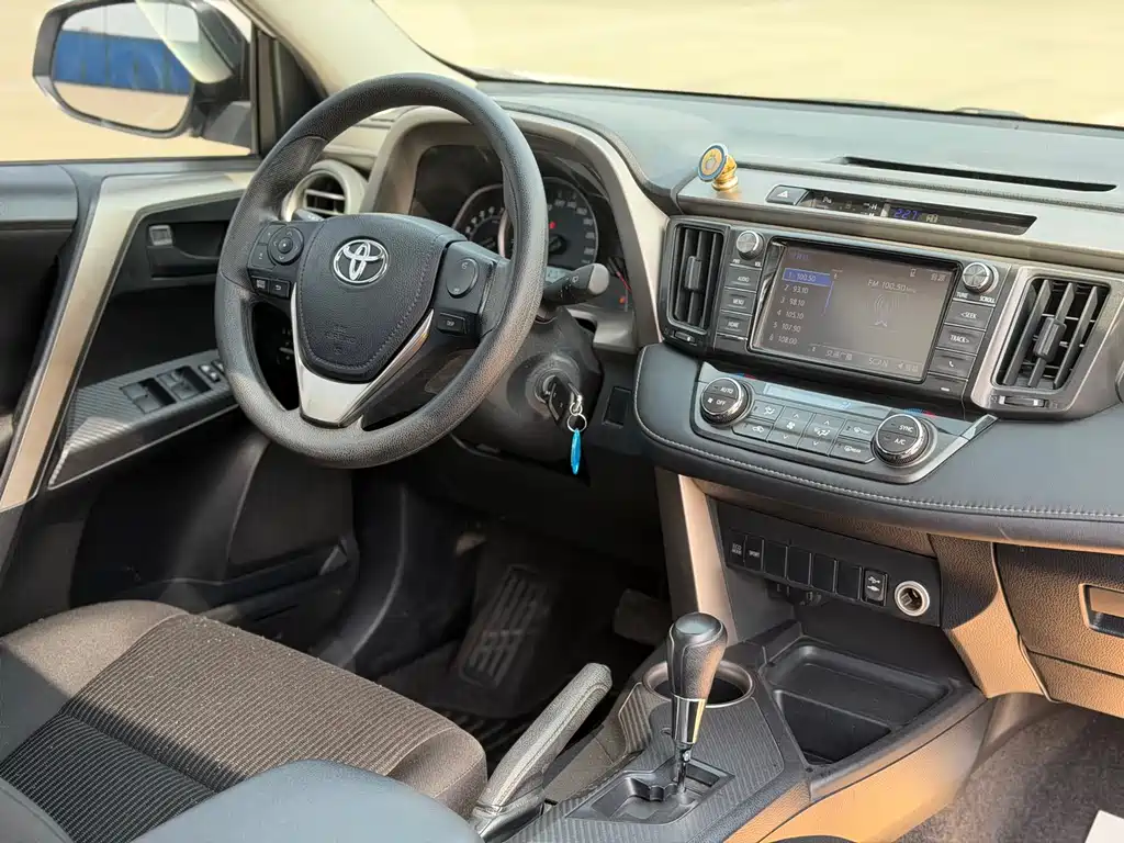 Toyota RAV4 2016 — фото 14