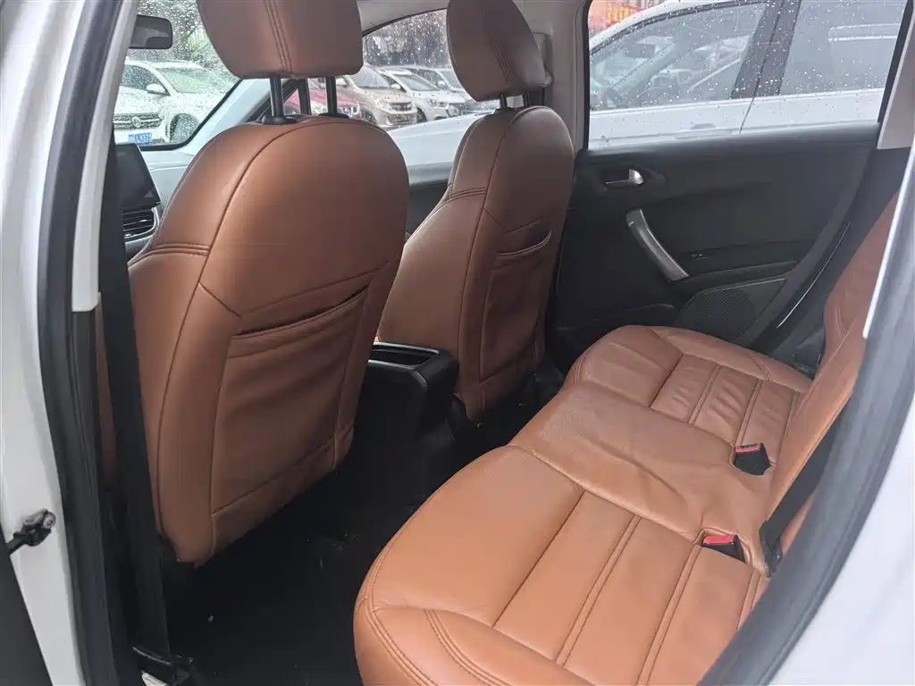 Peugeot 2008 2015