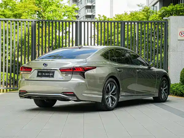 Lexus LS 2021