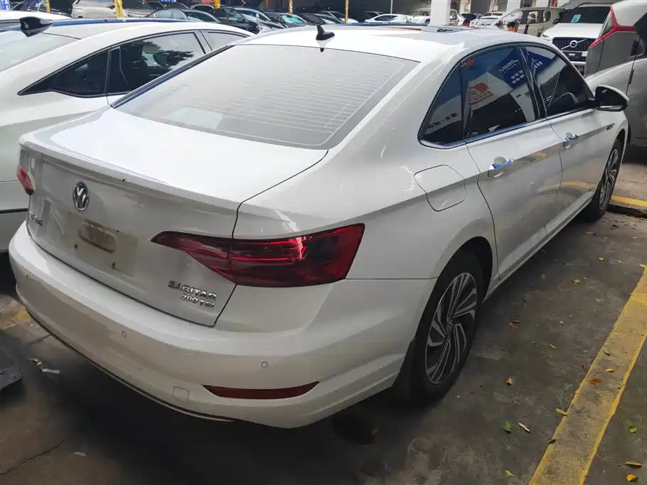 Volkswagen Sagitar 2022