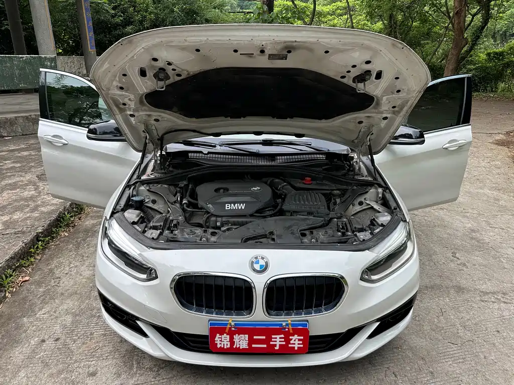 BMW 1 Series 2018 — фото 17