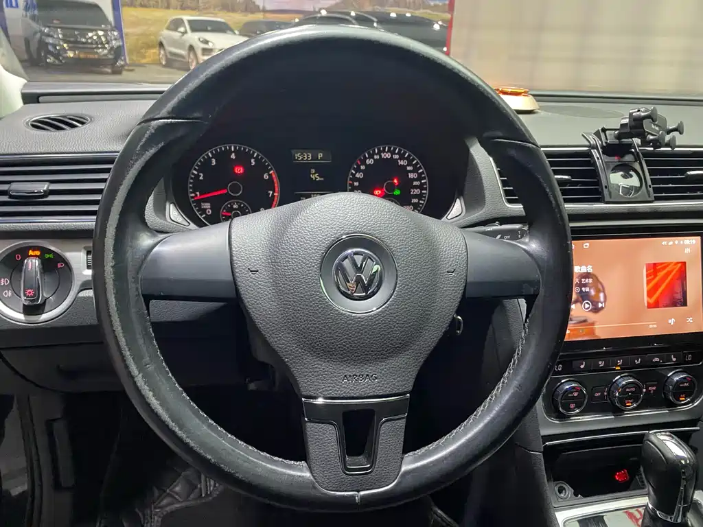 Volkswagen Passat 2014 — фото 10