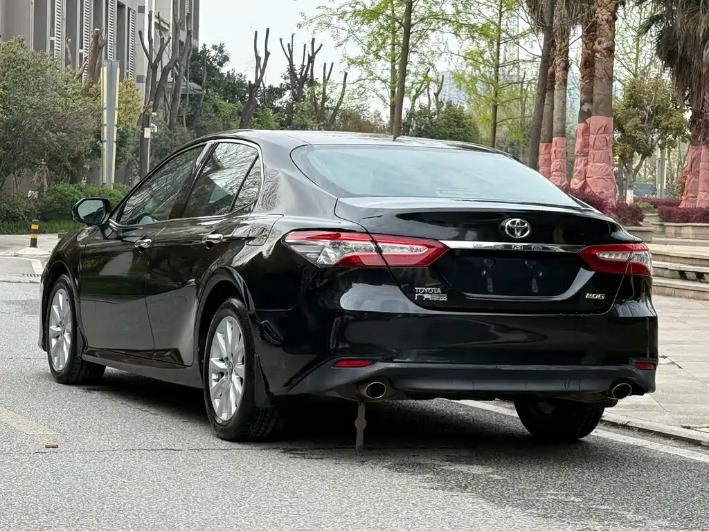 Toyota Camry 2019 — фото 5