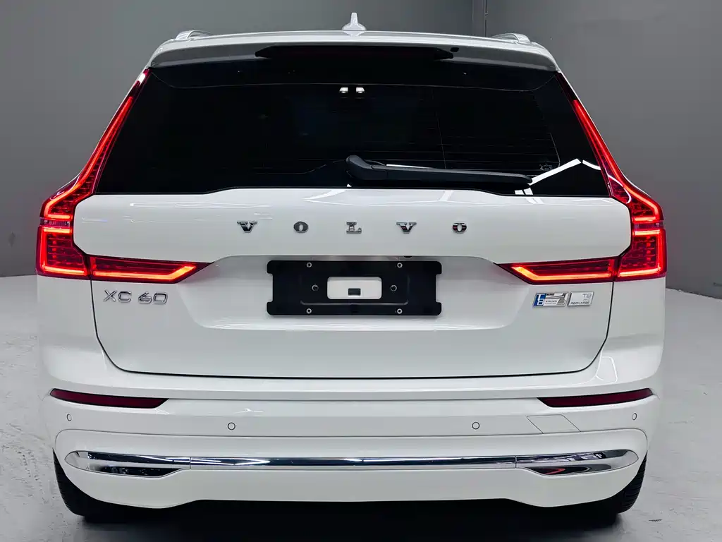 Volvo XC60 PHEV 2023 — фото 4