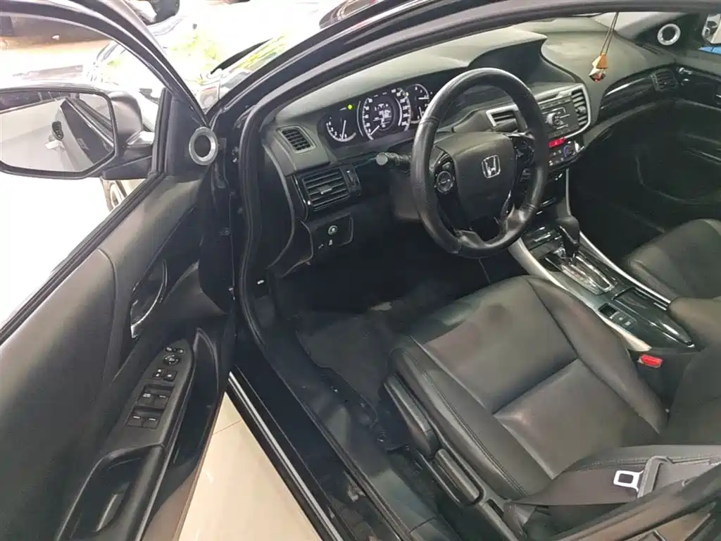 Honda Accord 2017 — фото 16