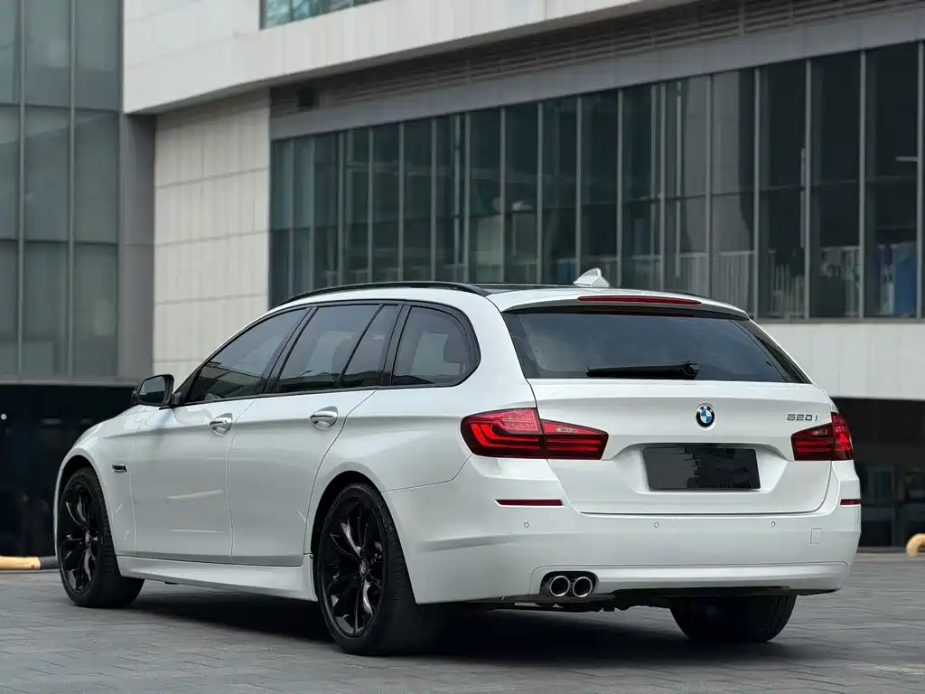 BMW 5 Series 2016 — фото 9