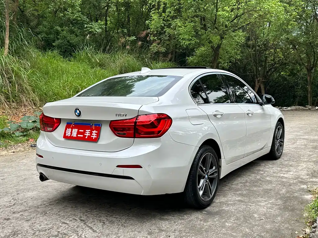 BMW 1 Series 2018 — фото 22