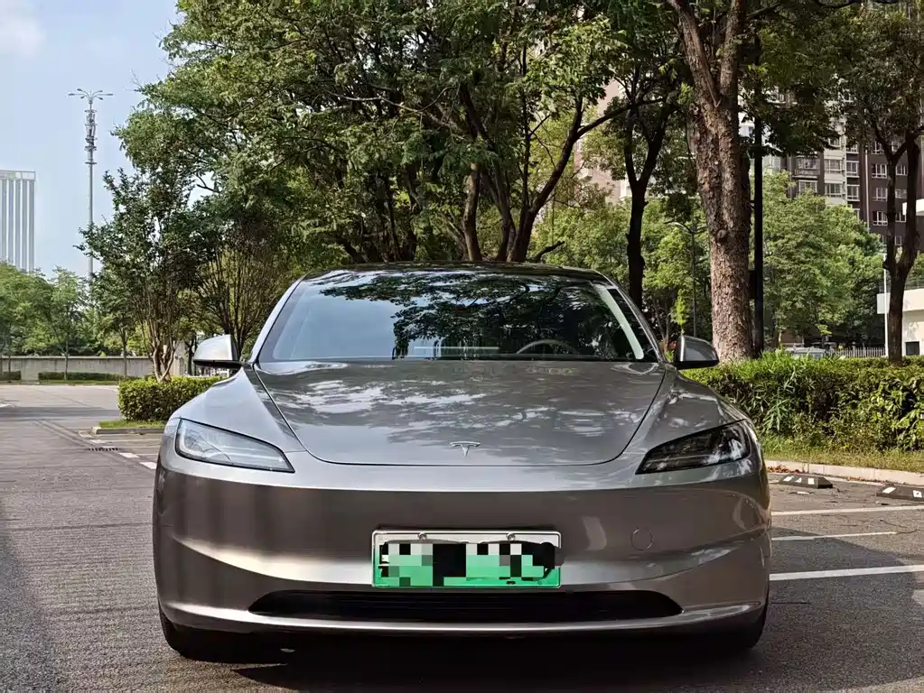 Tesla Model 3 2025 — фото 10
