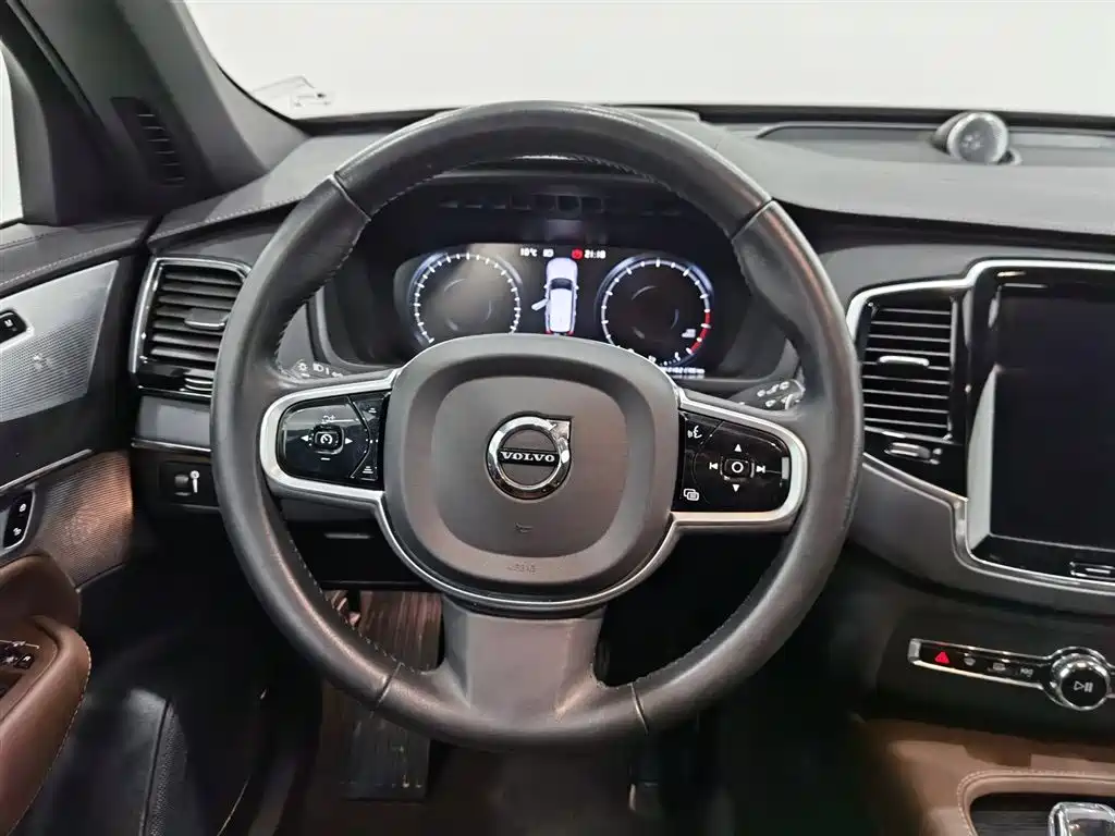 Volvo XC90 2022 — фото 11