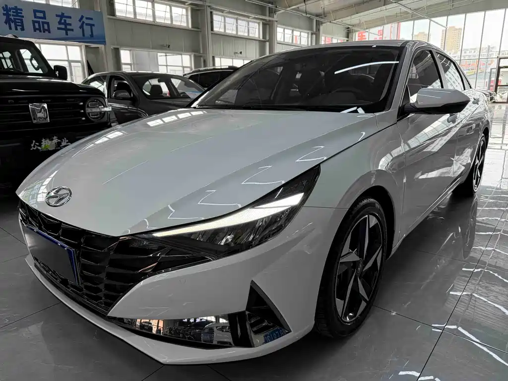 Hyundai Elantra 2023 — фото 1