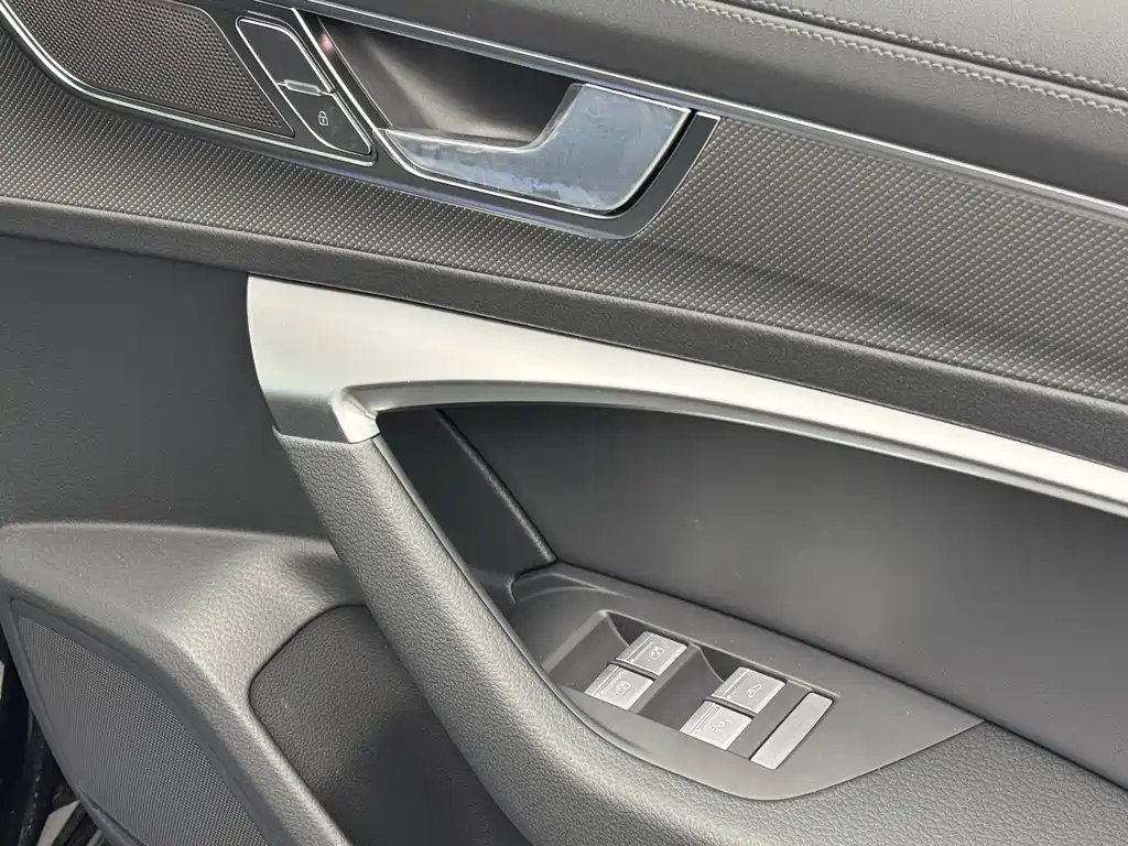 Audi A6L — фото 18