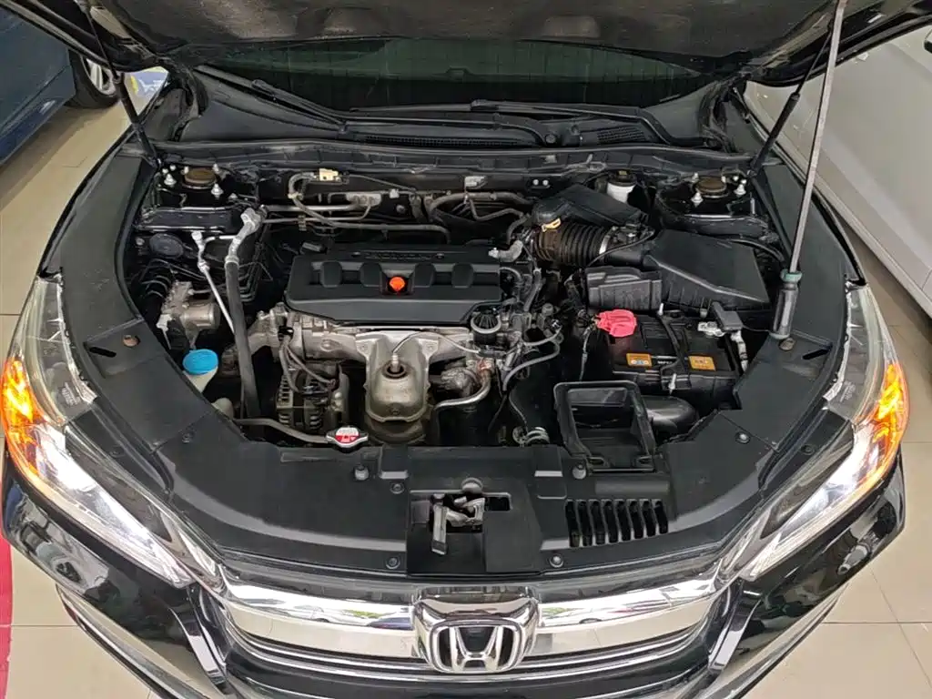 Honda Accord 2017 — фото 20