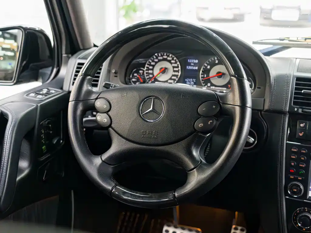 Mercedes-Benz G-Class AMG 2011 — фото 5