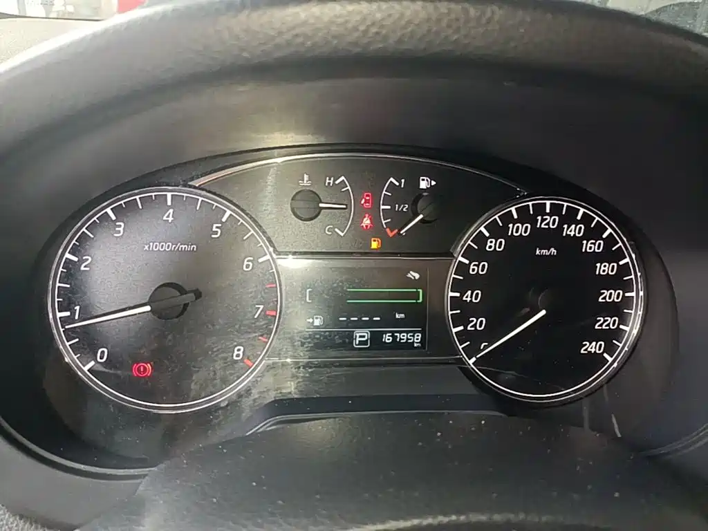 Nissan Tiida 2017 — фото 12