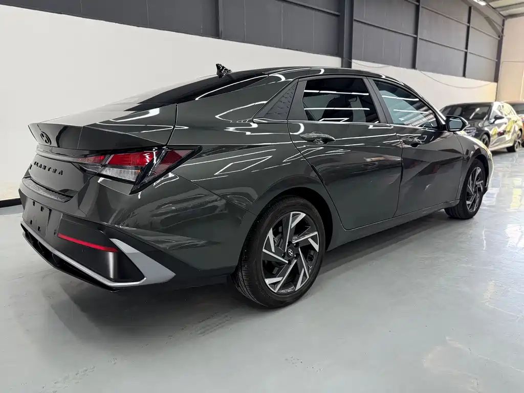 Hyundai Elantra 2023