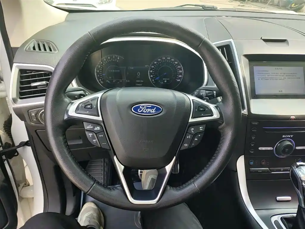 Ford Edge 2017 — фото 11