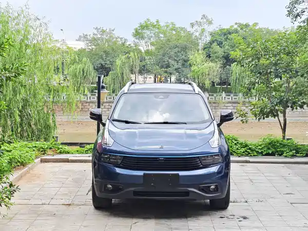 Lynk & Co 01 2019