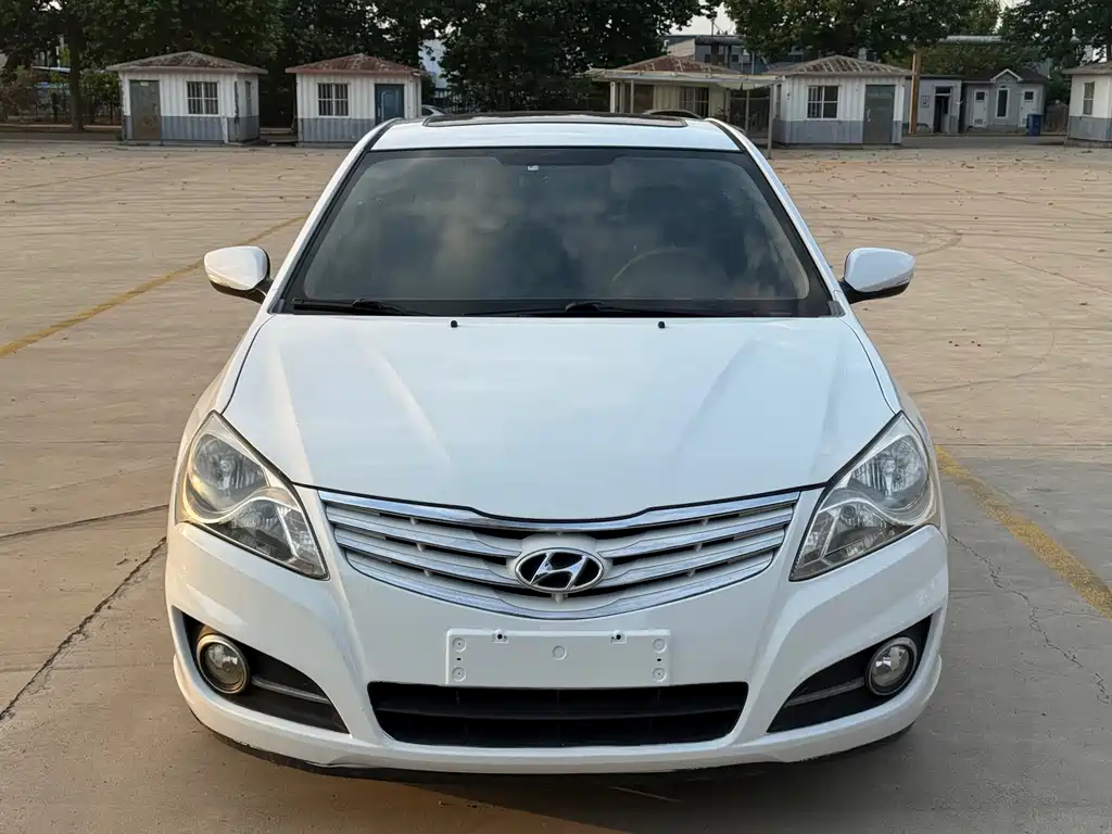 Hyundai Elantra 2013 — фото 1