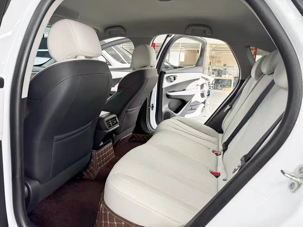BYD Seal 05 DM-i 2025 — фото 8