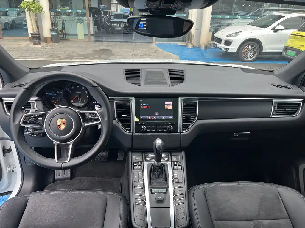 Porsche Macan 2018 — фото 12