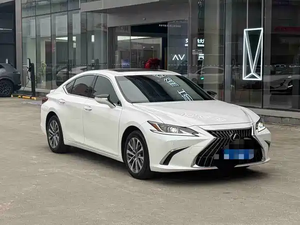 Lexus ES 2024